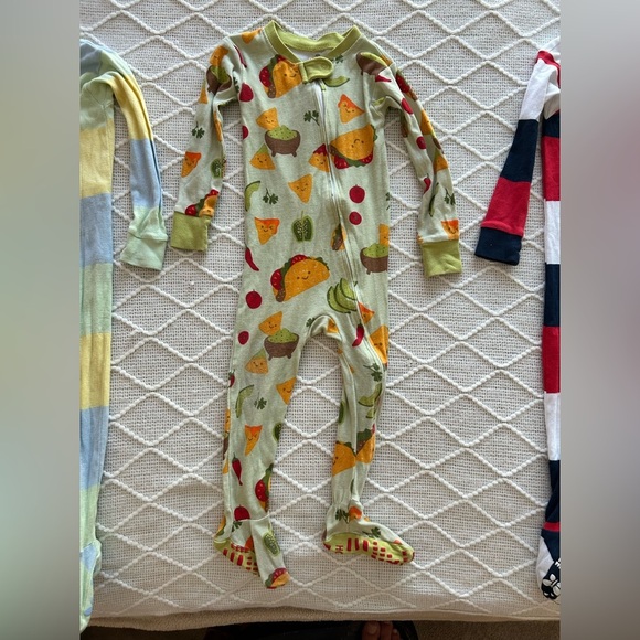 The Honest Company Baby Organic Cotton Sleep and Play pajamas. Size 24 months. - Picture 3 of 11